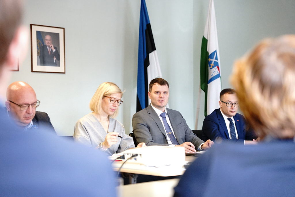 Madis Kallas ja Piret Hartman Ida-Virumaal