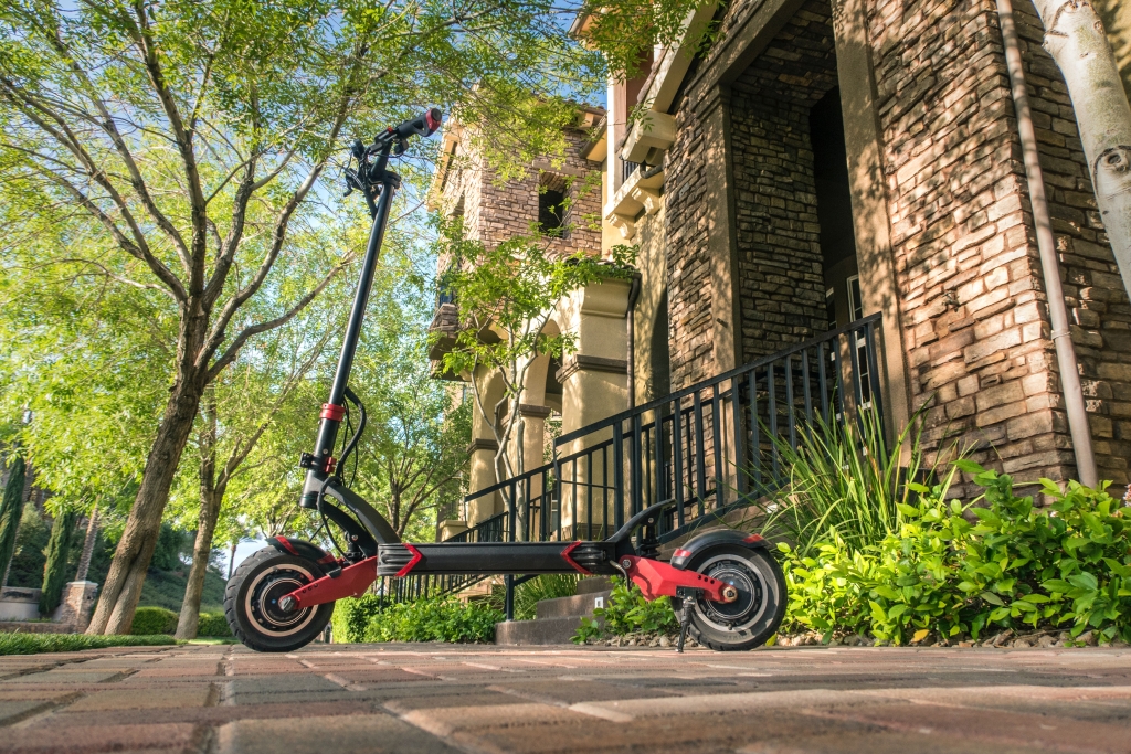 varla-scooter-31VNn0IAJzc-unsplash (1).jpg