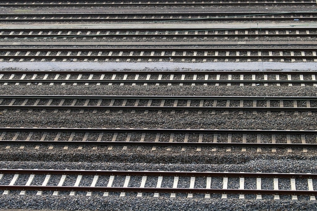 gleise-train-tracks-railway-travel-vacation-e8af3b-1024.jpg