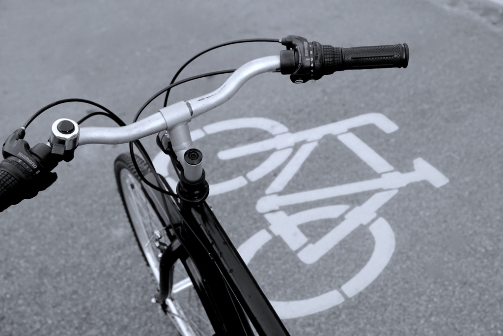 bicycle-path-830216.jpg
