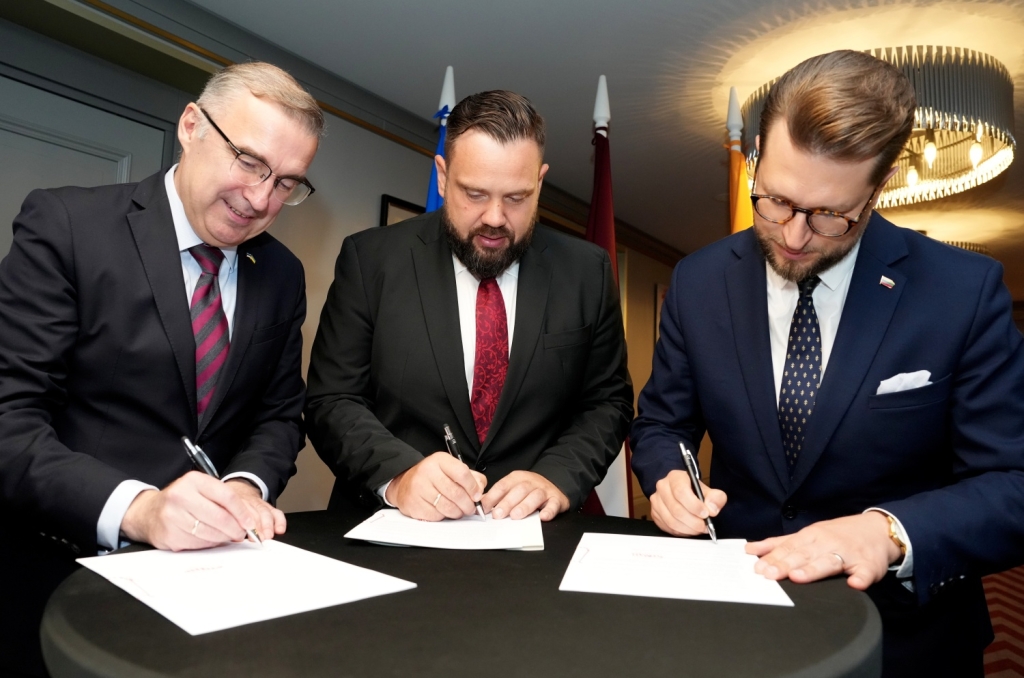 Ühisavalduse allkirjastamine.jpg