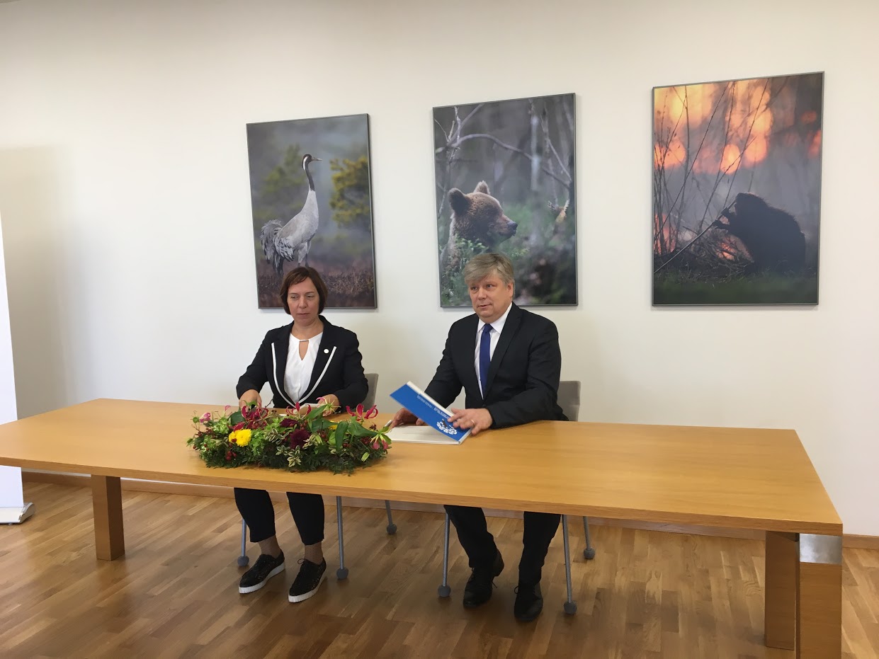 kiisler_ja_reps_keskkonnateadlikkuse_ja_-hariduse_tegevuskava_allkirjastamine_oktoober_2018.jpg